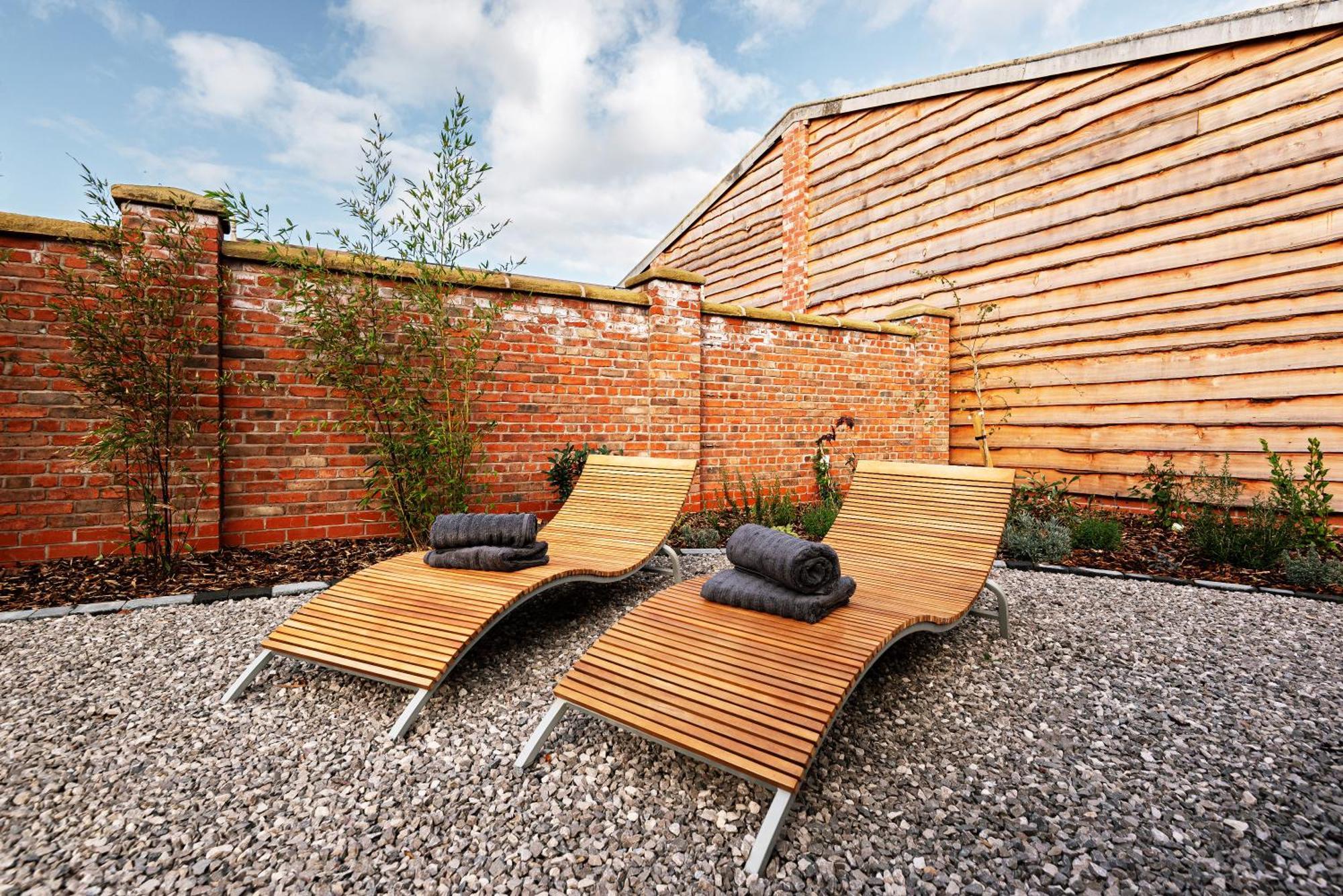Villa Pigeon House - Unique Barn With Private Garden, Hot Tub And Wood Burner Shrewsbury Exterior foto